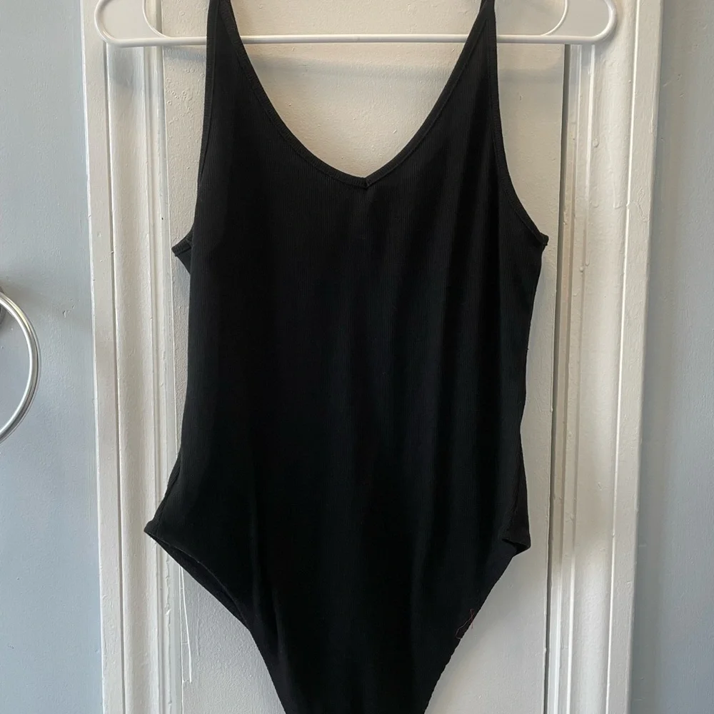 Black V-Neck Bodysuit - Picture 3 of 6